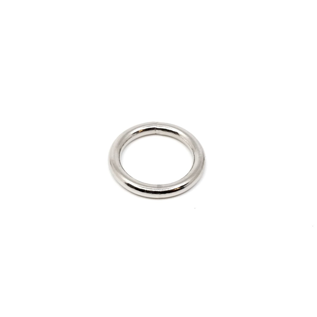 A mini connecting ring made of nickel-plated steel