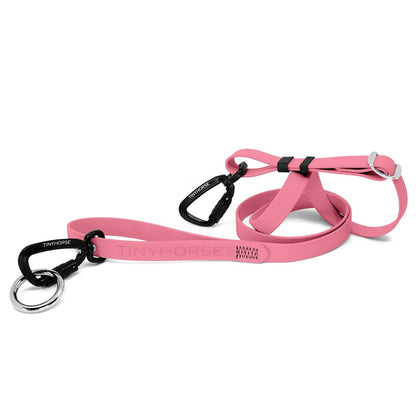 Lead-All Pro Extra - Baby Pink-coloured adjustable dog leash made of biothane. There are black auto-locking carabiner clips on either end. TinyHorse is stamped onto the leash handle