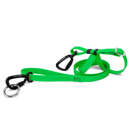 Lead-All Pro Extra - Bright neon green-coloured adjustable dog leash made of biothane. There are black auto-locking carabiner clips on either end. TinyHorse is stamped onto the leash handle