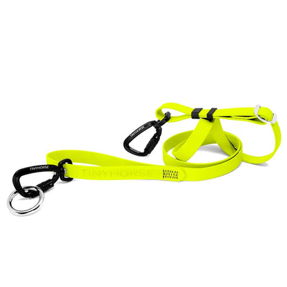 Lead-All Pro Extra - Neon yellow-coloured adjustable dog leash made of biothane. There are black auto-locking carabiner clips on either end. TinyHorse is stamped onto the leash handle