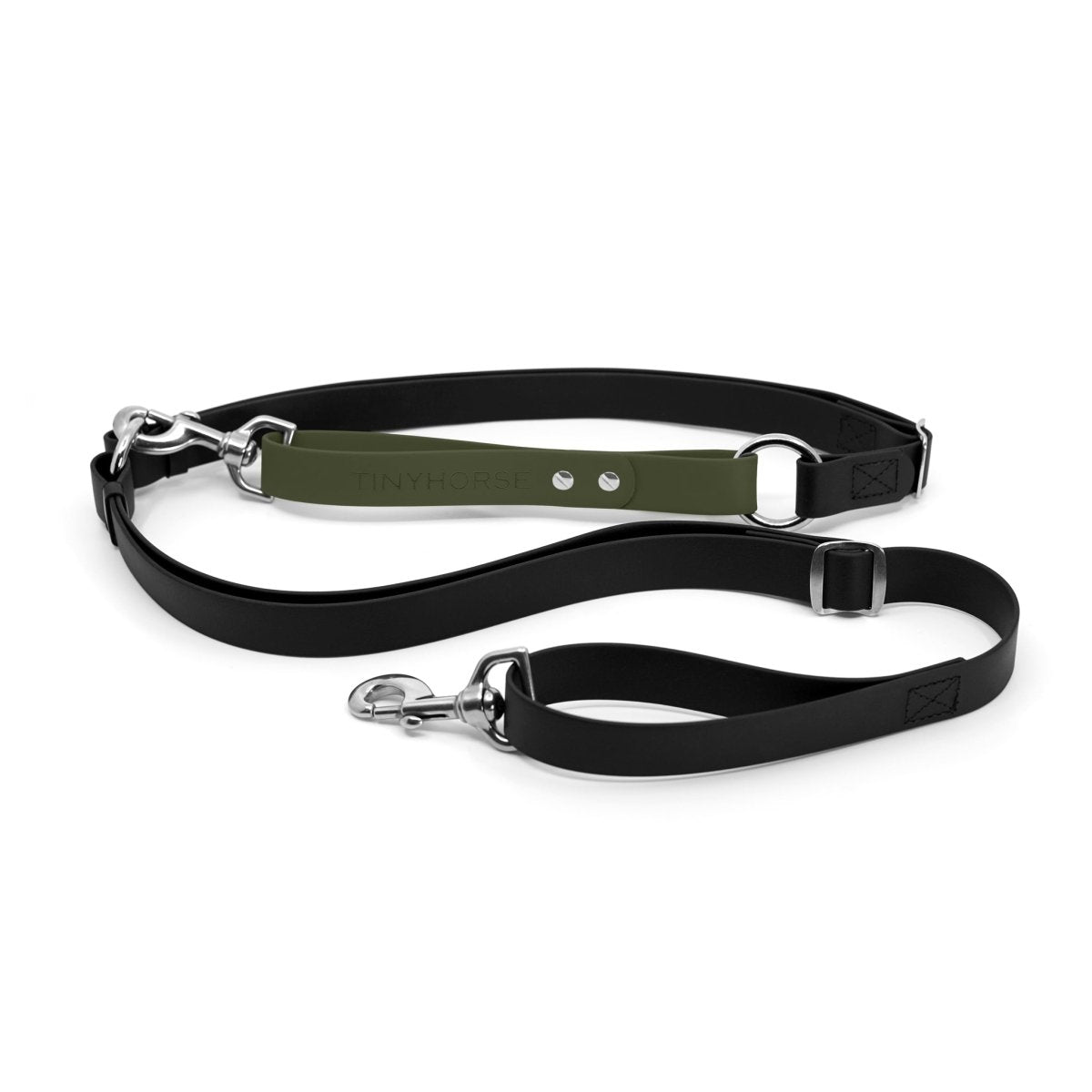 Adjustable hands-free dog leash with traffic handle. Black with an olive colour accent in front of the hips. Attach more dogs using the rings sewn into the waist.